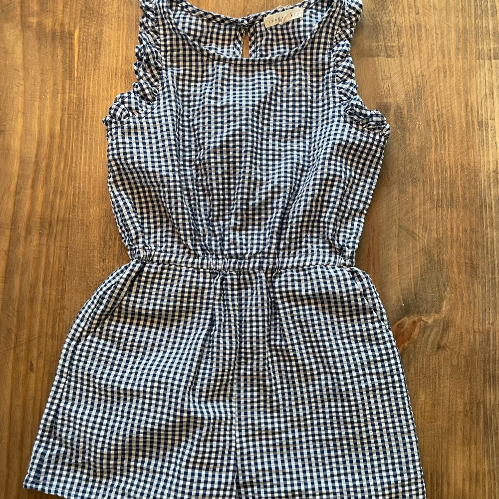 Girls romper / jumpsuit shorts. Size small.